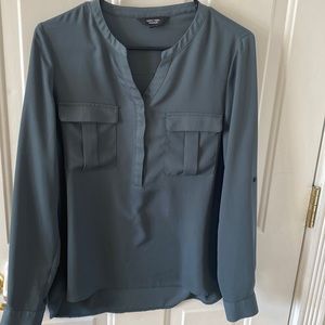 women’s lightweight blouse, button up, V-neck, wrist buttons, front pockets